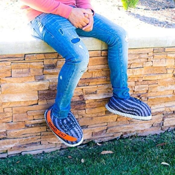 Style Plush Slippers - Picture 3 of 3